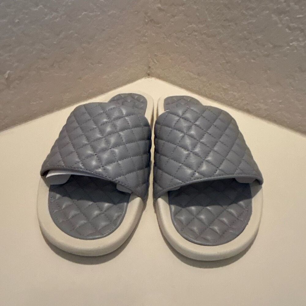 APL Men's Size 9 Lusso Slide Sandals Cement Gray Pool Beach Vacation Resortwear